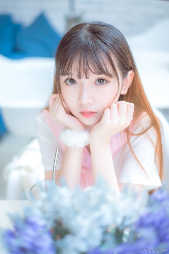 “唉~”